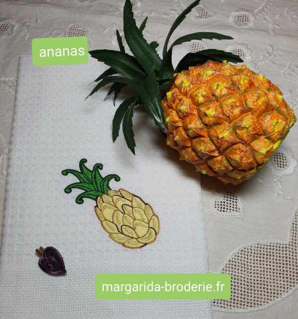 Margarida Broderie - Motifs machines à broder, broderie, FSL, ITH, Appliqués, Redwork, Motifs gratuits - Ananas