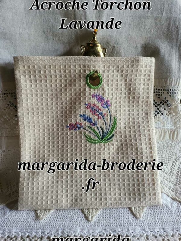 Margarida Broderie - Motifs machines à broder, broderie, FSL, ITH, Appliqués, Redwork, Motifs gratuits - Accroche torchon Lavande (avec Tuto)