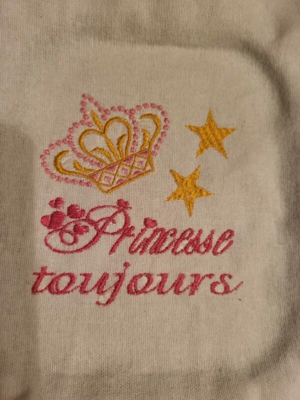 Margarida Broderie - Motifs machines à broder, broderie, FSL, ITH, Appliqués, Redwork, Motifs gratuits - Princesse couronne