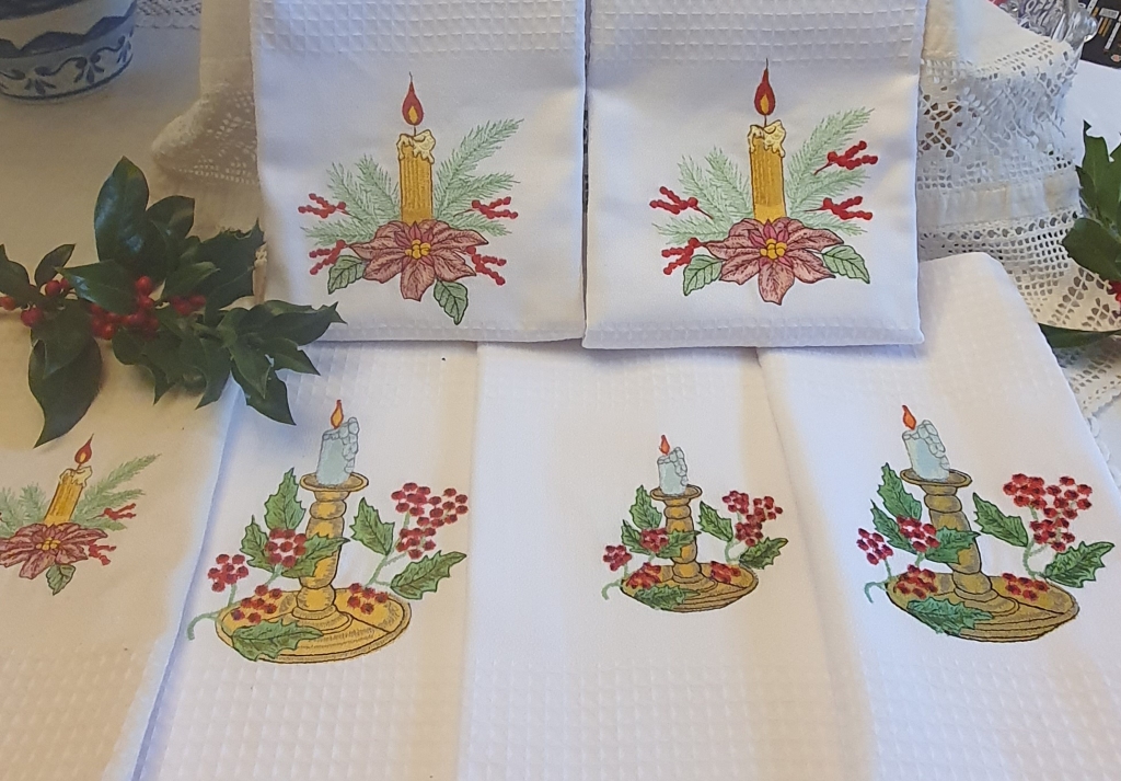 Margarida Broderie - Motifs machines à broder, broderie, FSL, ITH, Appliqués, Redwork, Motifs gratuits - Bougie Poinsettia Margarida Broderie - Motifs machines à broder, broderie, FSL, ITH, Appliqués, Redwork, Motifs gratuits - Bougie Poinsettia